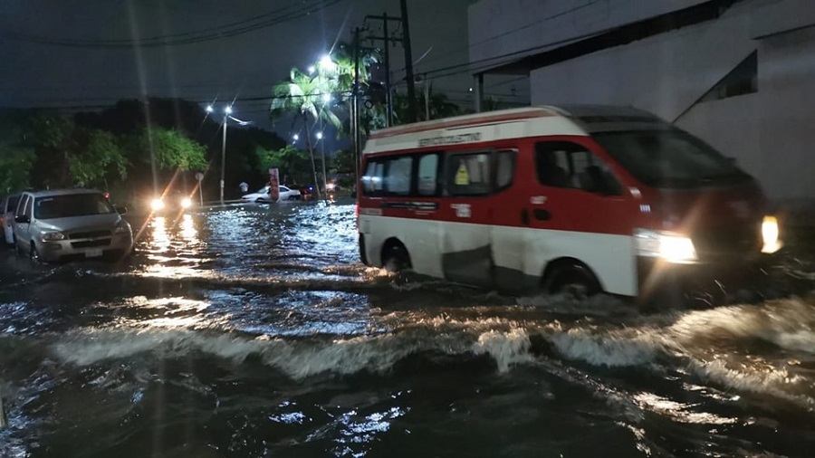 Tormenta deja severas inundaciones en Ciudad del Carmen, Campeche