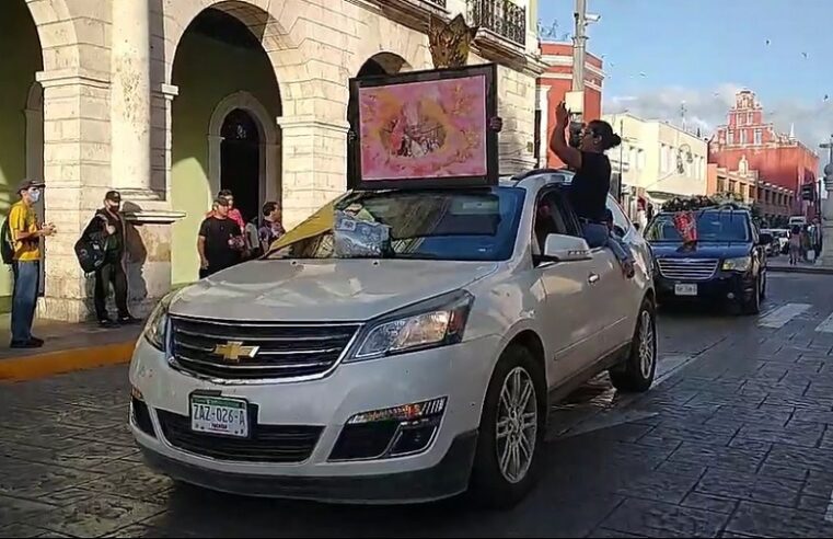 Con desfile por las calles de su amado Carnaval, despiden a Jacarandoso