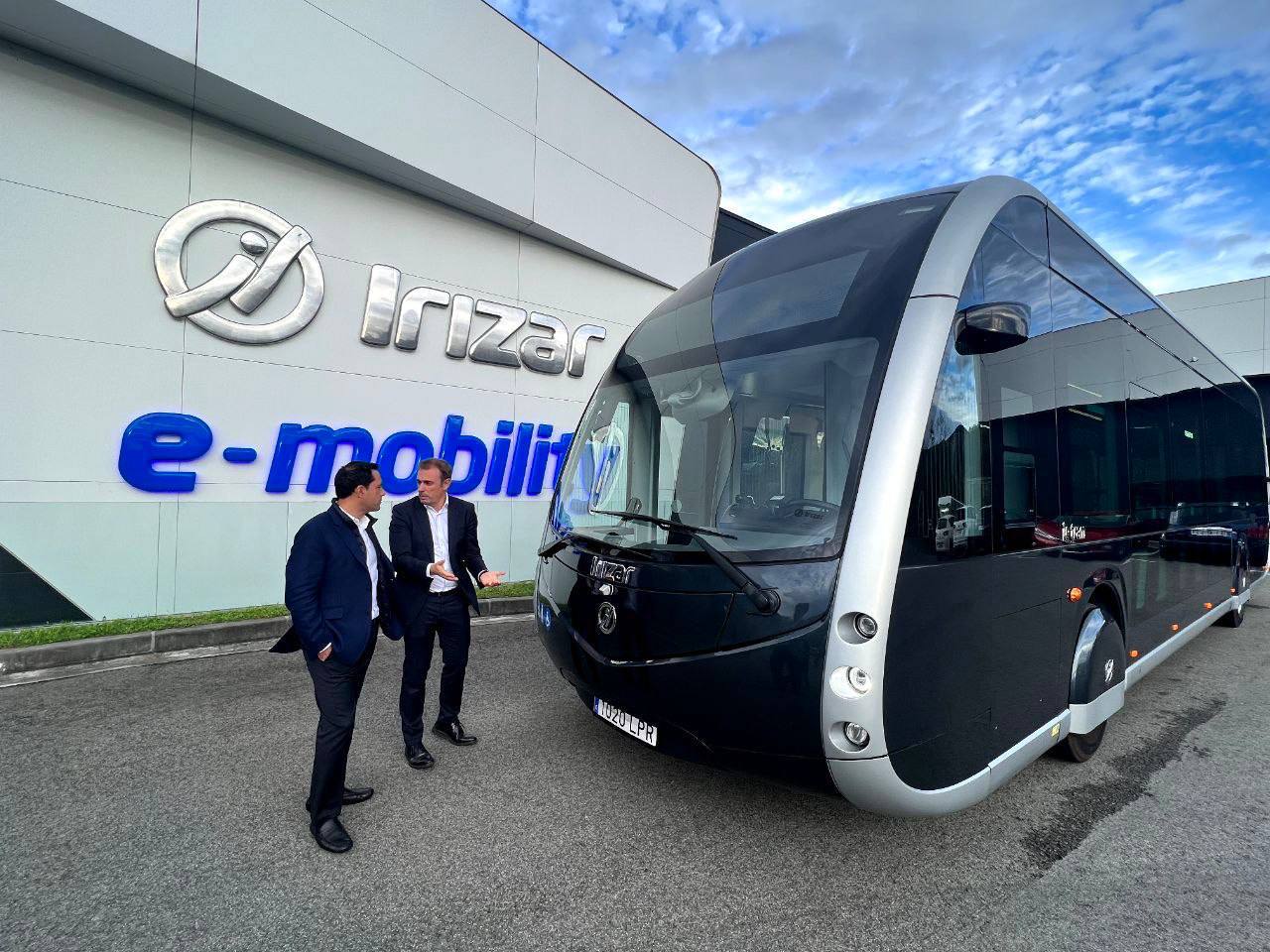 Visita Mauricio Vila la planta Irizar e-mobility, donde se fabrican unidades del Ie-Tram 