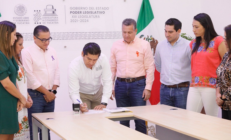 Entregan al Congreso la Ley de Ingresos del Municipio de Mérida 2023