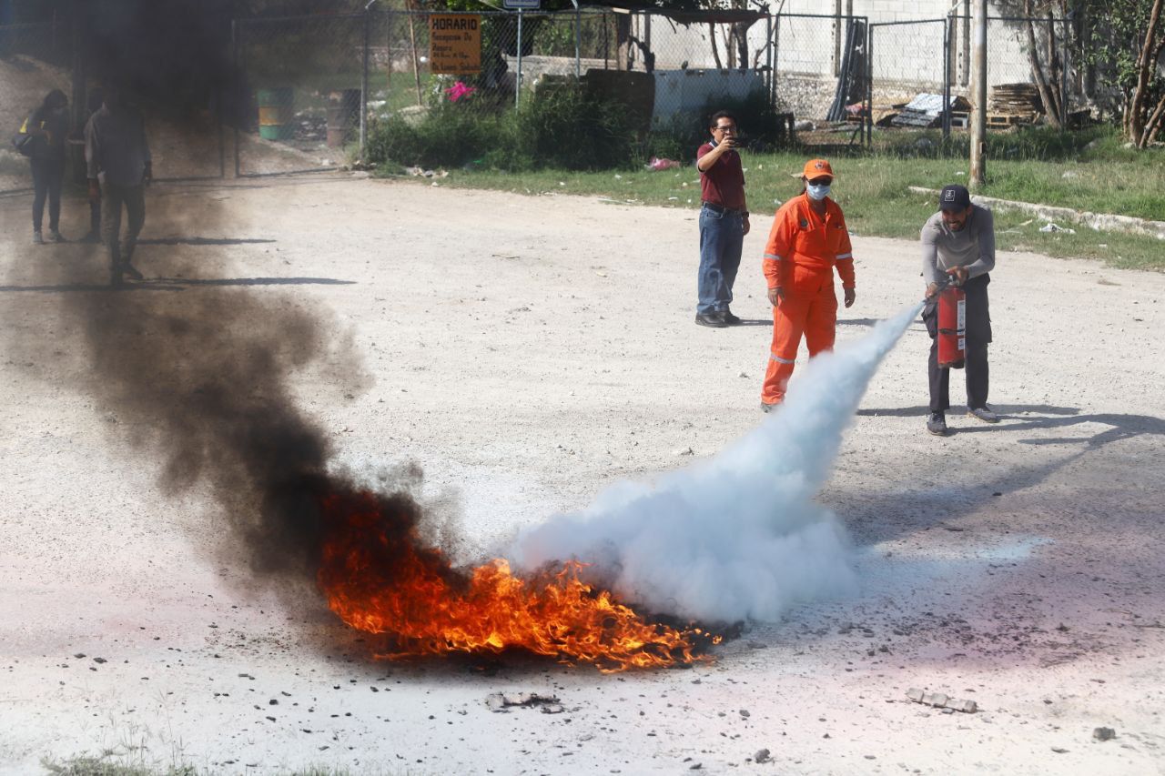 El Ayuntamiento de Mérida capacita a sus empleados en el manejo de extintores