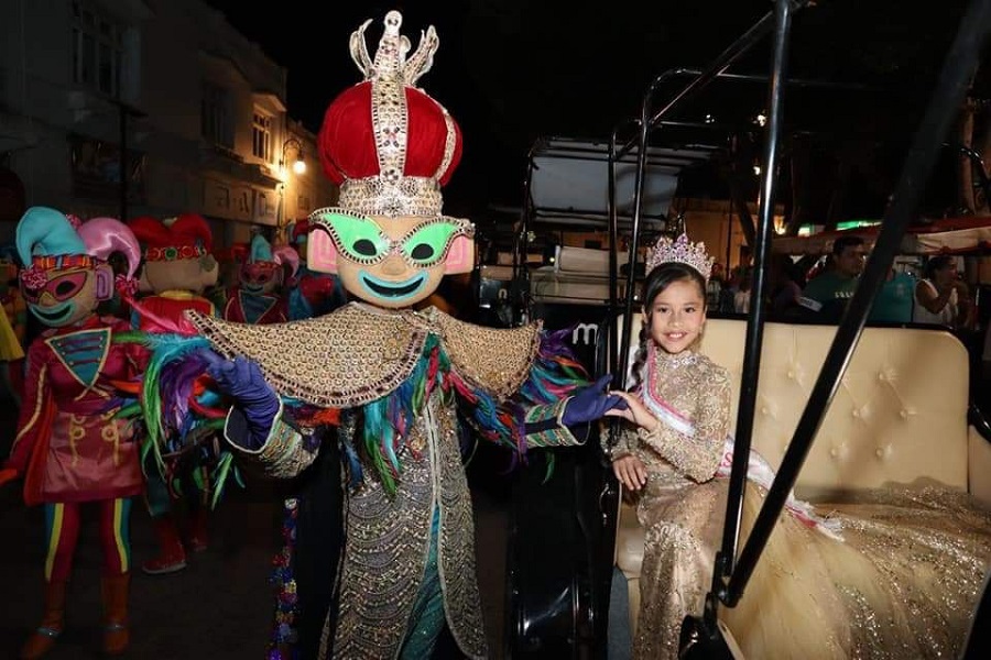 Renata González, Mini Universo 2021, en la última Noche de Carnaval en Mérida