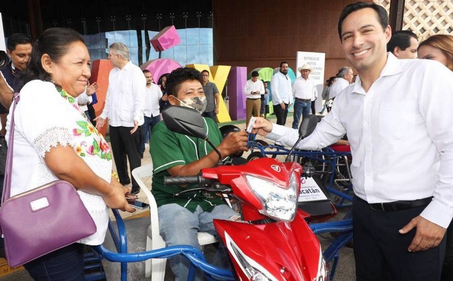 Mauricio Vila entrega motos adaptadas y $7.8 millones para el Banco de Alimentos