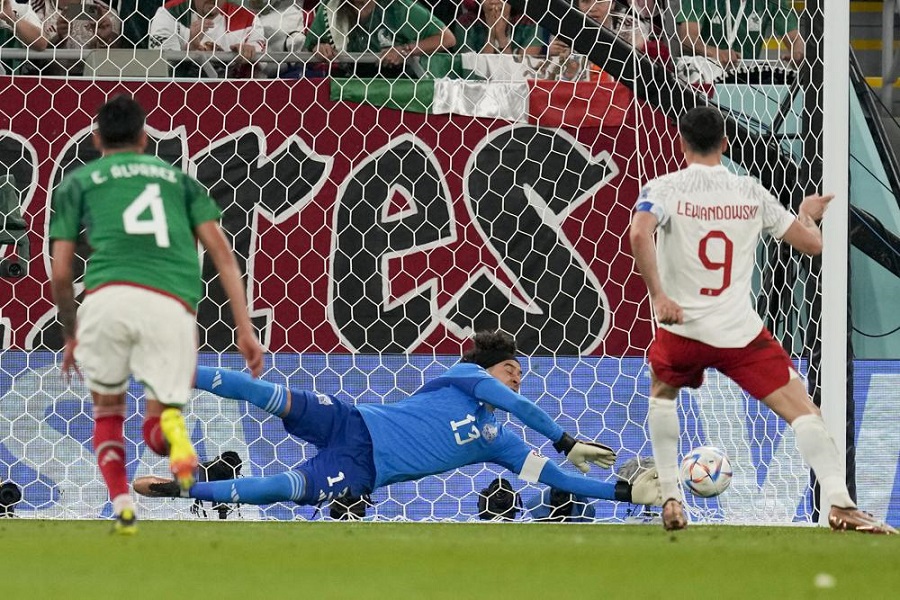 Memo ‘La Coladera»Ochoa salva a México ante Polonia en el Mundial Qatar 2022