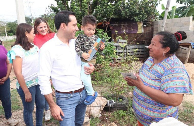 El gobernador Mauricio Vila lleva cenas navideñas a familias del sur de Mérida