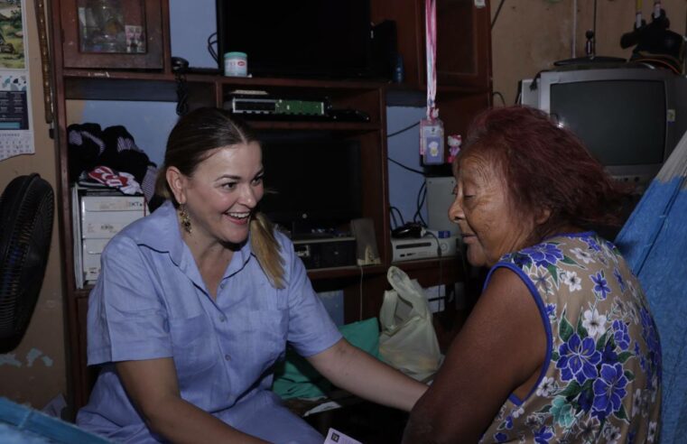 Presenta Cecilia Patrón “enchula tu casa” para adultos mayores