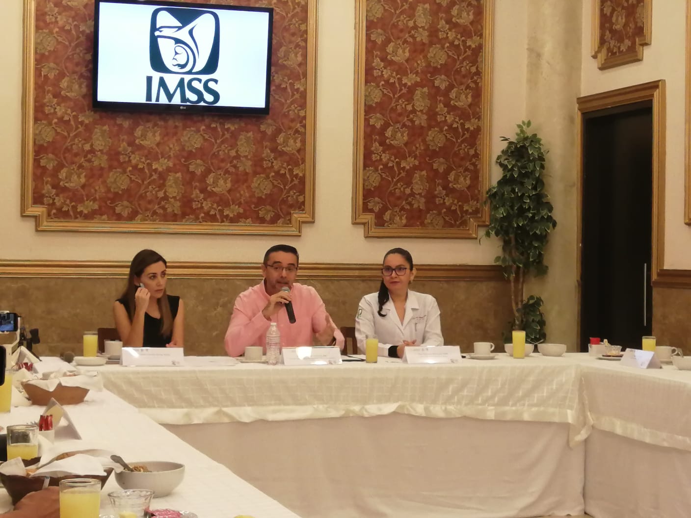 El IMSS anuncia remodelación del Juárez y otras obras en Mérida