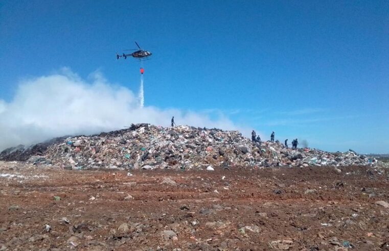 Con ayuda del helicoptero combaten incendio en relleno sanitario de Mérida