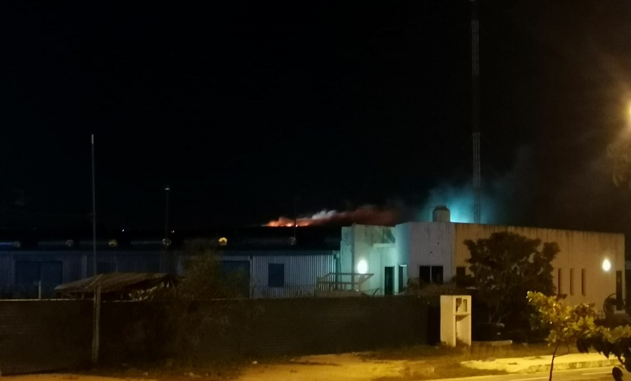 Continúa activo el incendio en el relleno sanitario de Mérida
