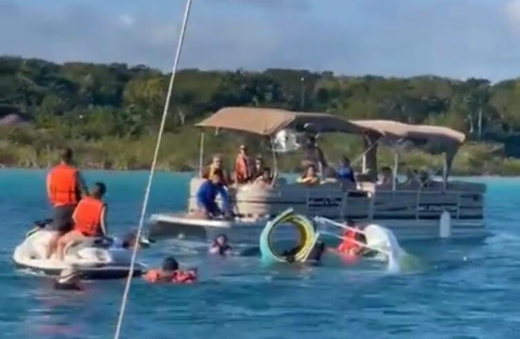 Por exceso de pasajeros, se hunde un barco de turistas en Bacalar