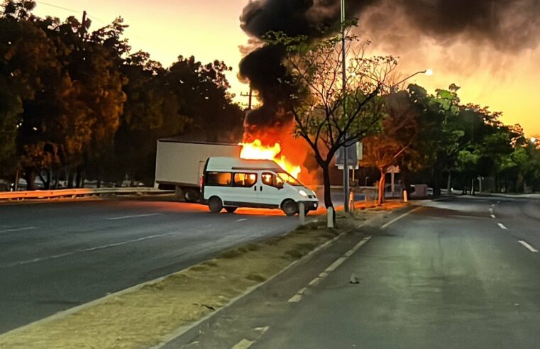 Violento amanecer en Culiacán: bloqueos, quema de autos y balaceras