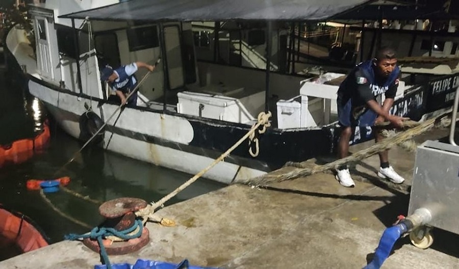 Barco contamina el mar con 80 litros de hidrocarburos en Yucalpetén