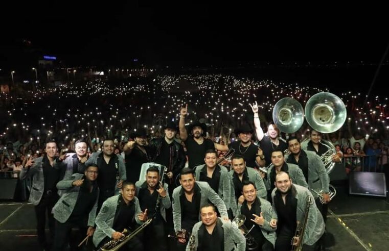 Botellazos en el baile de Calibre 50, en el carnaval de Progreso