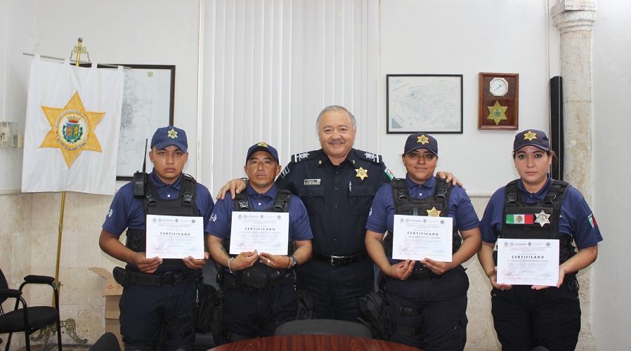 Capacitan a policías de Mérida en nuevas técnicas para detectar narcóticos