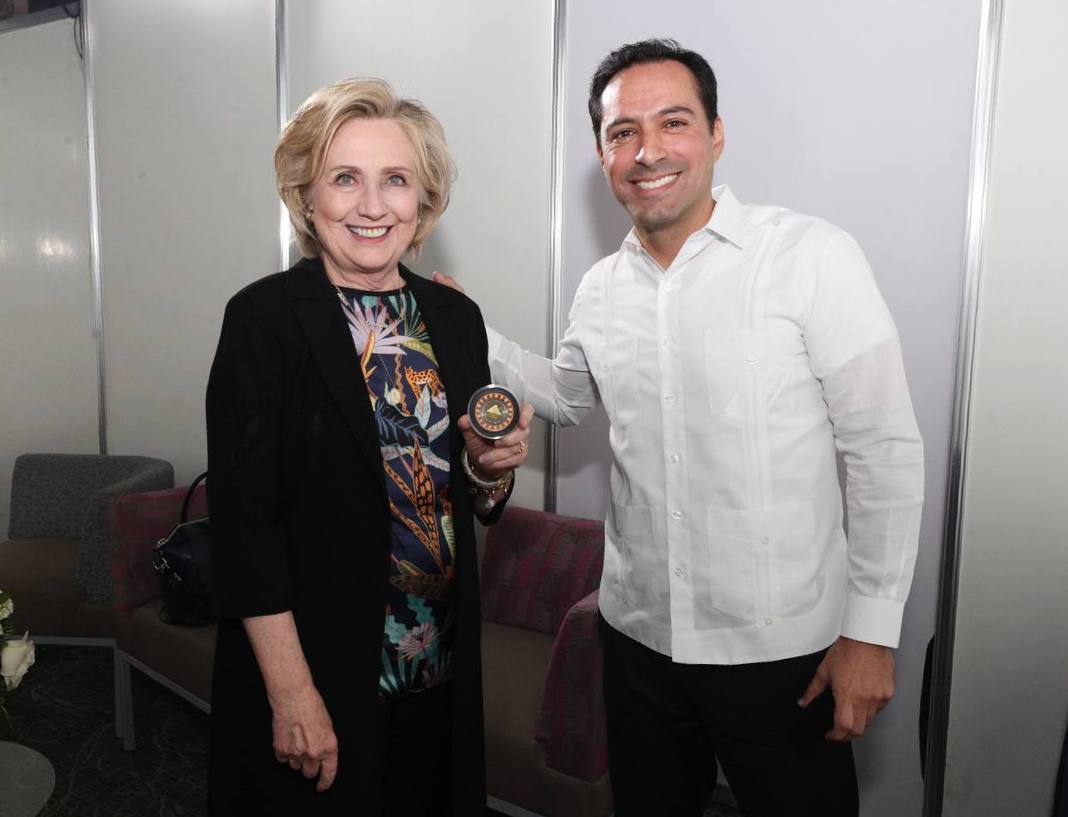 Hillary Clinton reconoce el buen trabajo de Mauricio Vila