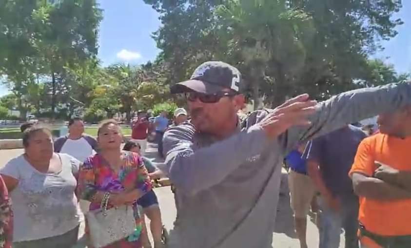 Protestan por invasión en Chicxulub Puerto: piden a Julián Zacarías que dé la cara