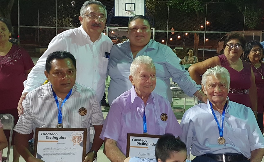 Temozón Norte reconoce a tres profesores como «Yucatecos Distinguidos»