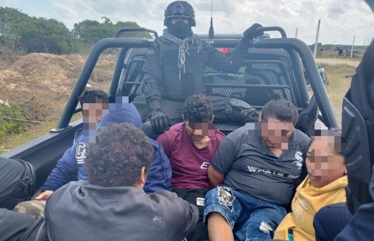 Por agresivos, detienen a 42 invasores de terrenos en Chicxulub Puerto