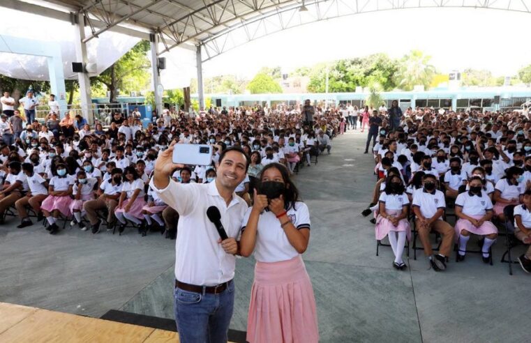 Con Yucatán Digital, Mauricio Vila lleva internet gratuito a escuelas en el sur de Mérida