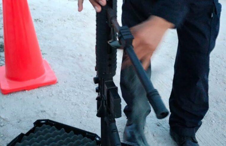 Extranjera se paseaba por Chicxulub con su rifle al «Estilo Rambo»