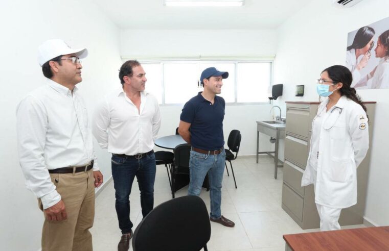 Mauricio Vila entrega el remodelado Centro de Salud del puerto de Chuburná