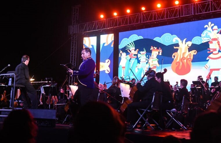 Tochin, El Conejo de la Luna, se presenta con éxito en la Plaza Grande de Mérida