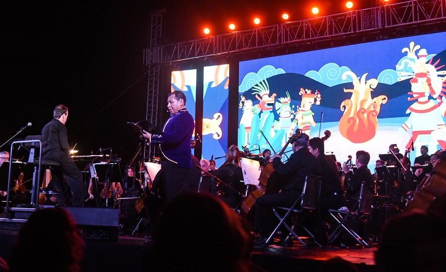 Tochin, El Conejo de la Luna, se presenta con éxito en la Plaza Grande de Mérida