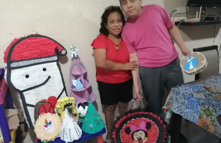 Las piñatas salvan a Diego en la pandemia de Covid-19 y empoderan su economía