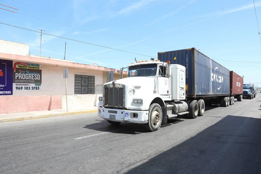 Vecinos de Progreso, cansados de compartir sus calles con vehículos de carga pesada