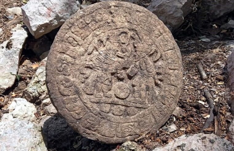 Hallan un marcador del juego de pelota en Chichén Itzá