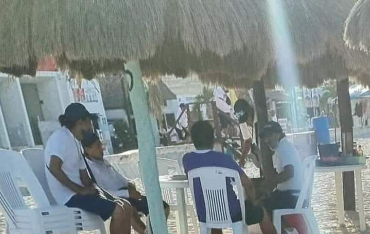 Julián Zacarías permite que opere mafia de palaperos en el malecón de Progreso