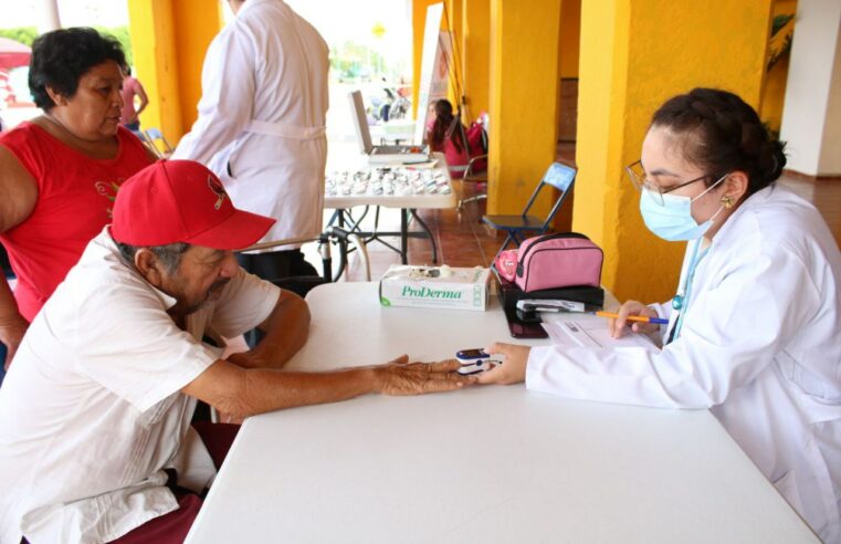 Ramírez Marín acerca servicios de salud a los yucatecos