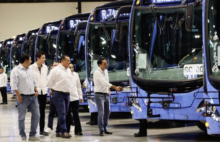 Mauricio Vila presenta los nuevos autobuses de las rutas Centro- Las Américas del Va y Ven