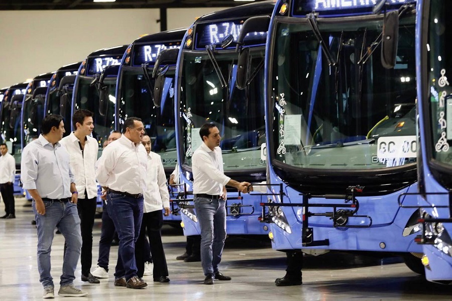 Mauricio Vila presenta los nuevos autobuses de las rutas Centro- Las Américas del Va y Ven