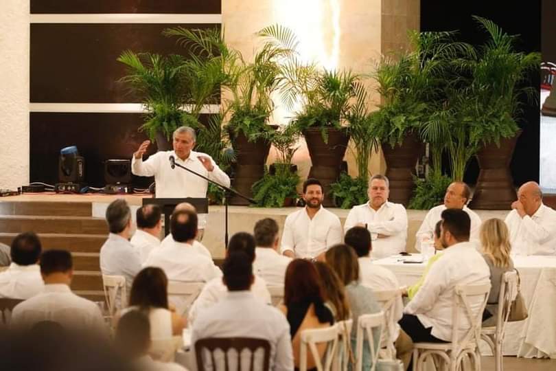 Adán Augusto de nuevo grillando en Mérida