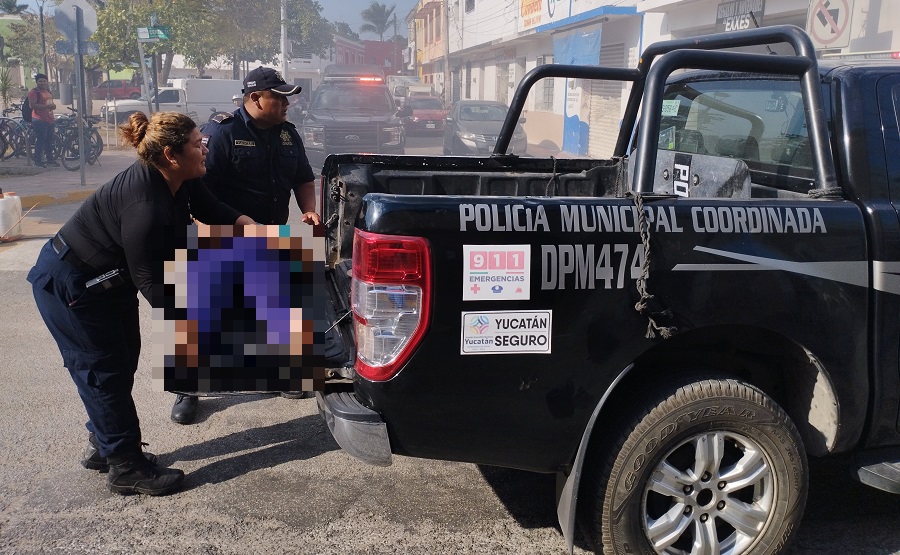 Policías de Tizimín salvan a una mujer de morir en un incendio