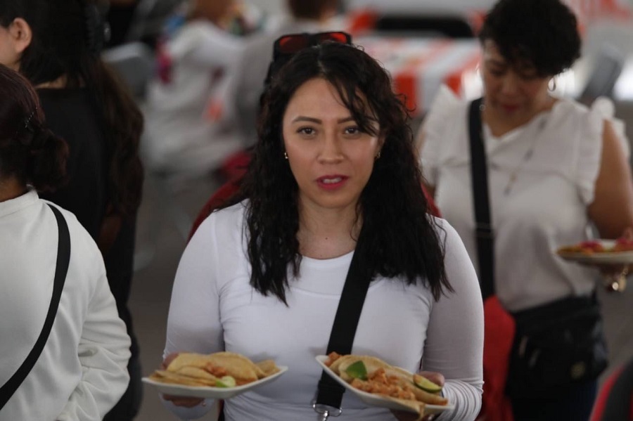 Yucatán rompe récord con la venta de 2.5 toneladas de cochinita pibil en el Zócalo
