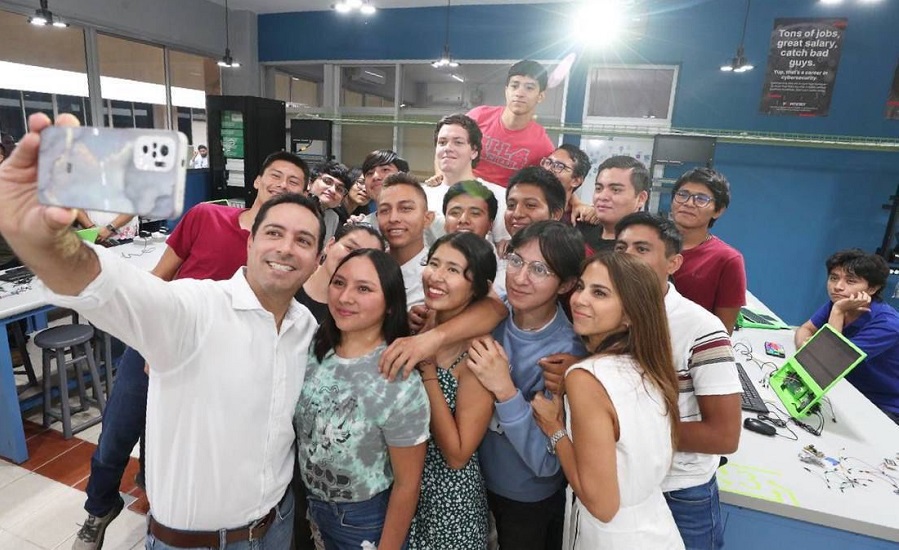 Mauricio Vila inaugura el Centro Certificador de la Universidad Tecnológica de Mérida