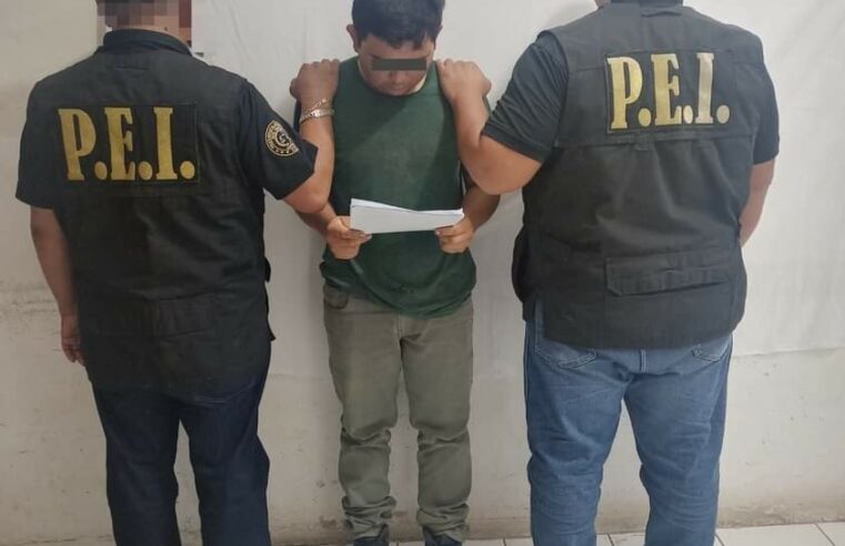 Guia de turista abusa de su asistente adolescente durante un tour