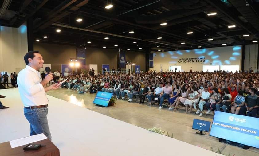 Mauricio Vila presenta a jóvenes las acciones que transforman Yucatán