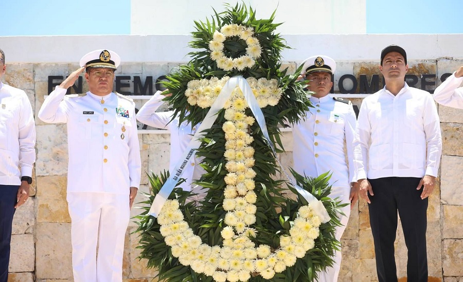 Mauricio Vila encabeza en Yucatán la ceremonia por el Día de la Marina