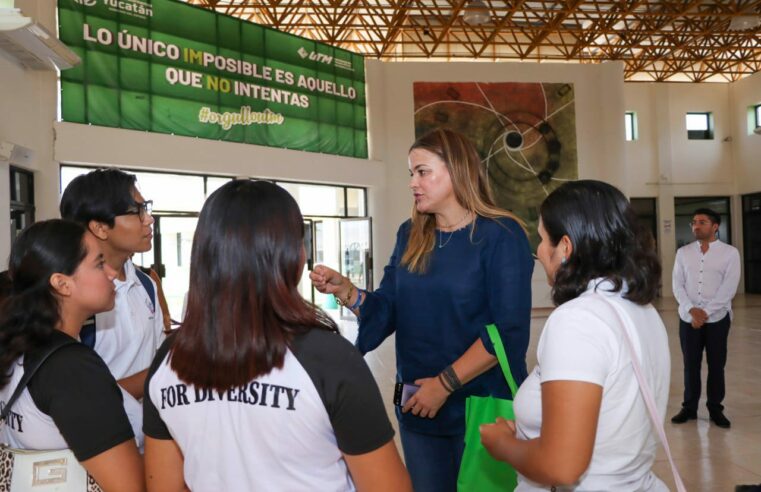 Reconocen universitarios trabajo por primer empleo de Cecilia Patrón