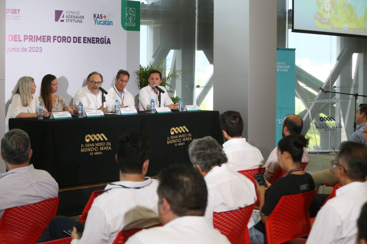 Mauricio Vila impulsa estrategias para asegurar la sostenibilidad energética en Yucatán