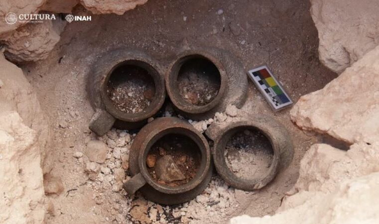 Hallan una milenaria ofrenda de cerámica bajo la Estela 18 de Uxmal