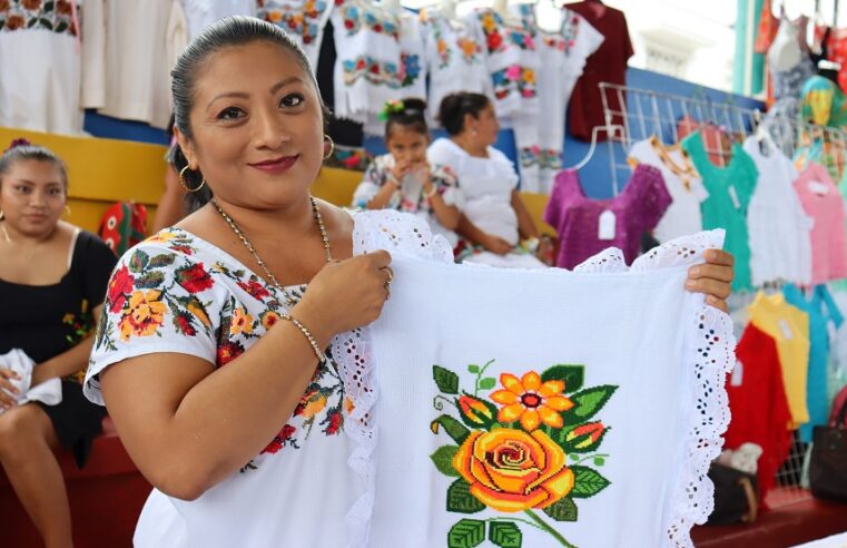 Aprenden, se divierten y hasta mejoran sus negocios en los talleres del DIF Yucatán