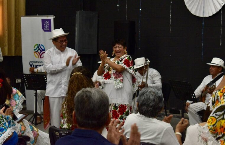 Con tradiciones yucatecas celebran 20 años de las Salas de Lectura