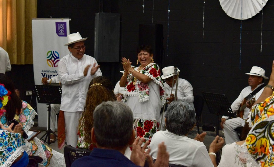 Con tradiciones yucatecas celebran 20 años de las Salas de Lectura