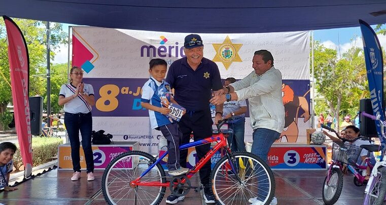 Mil 120 niños y adolescentes participan en la 8ª Jornada Atlética D.A.R.E.