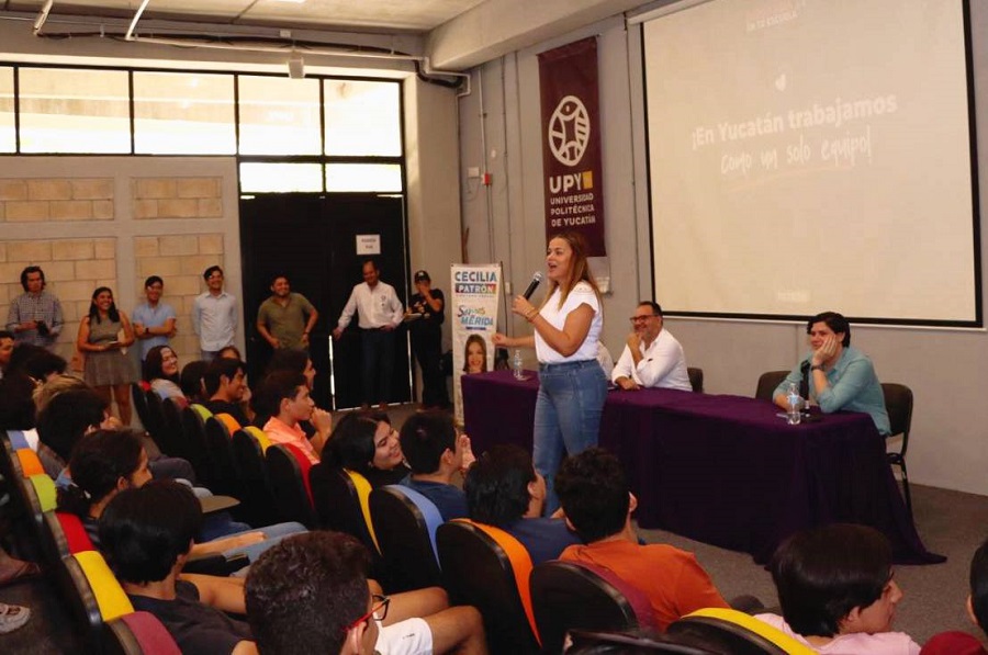 Cecilia Patrón se reúne con estudiantes de la Universidad Politécnica de Yucatán