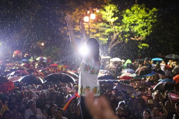 La lluvia, invitada incómoda en el mitin de Claudia Sheinbaum en Mérida